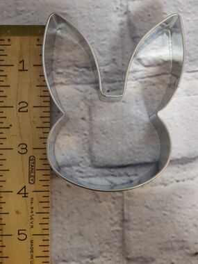 Stainless Steel Bunny-Shaped Cookie Cutter - Silver